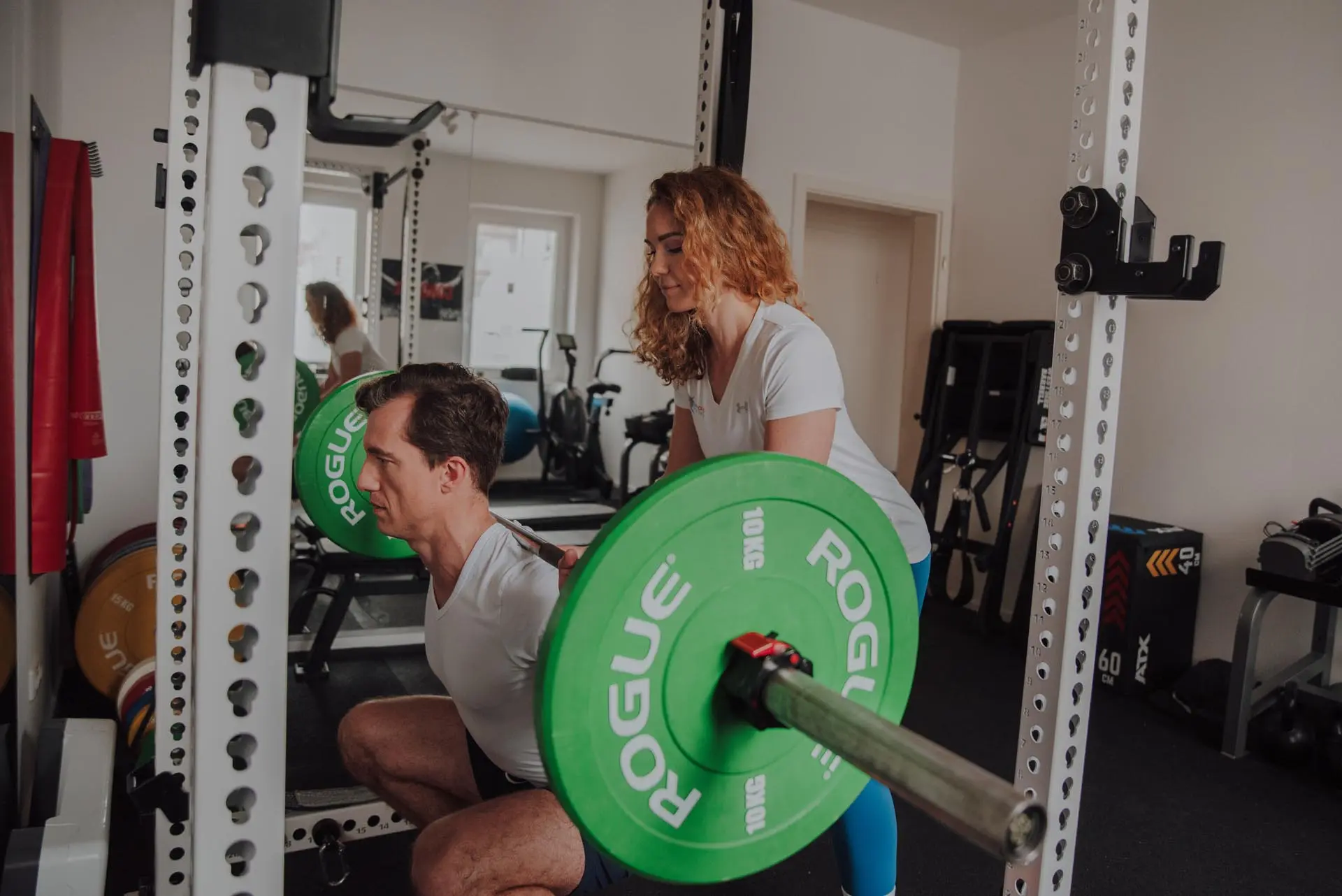 Personal Training Frankfurt – Kniebeuge mit individueller Betreuung im Xellence Studio