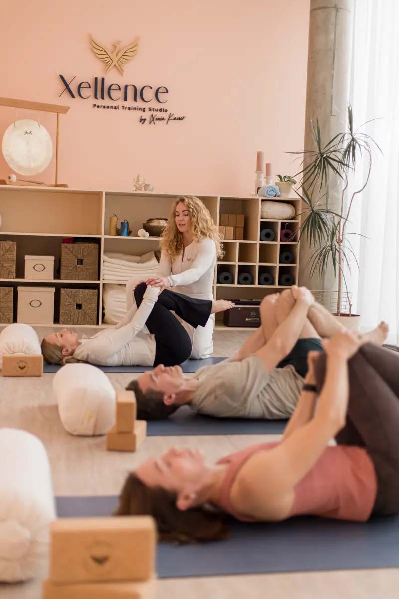 Yoga in der Kleingruppe Xellence Personal Training Studio Frankfurt Personal Trainerin Frankfurt